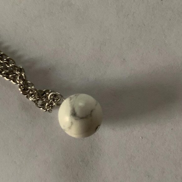 White Howlite Necklace - Picture 4 of 4